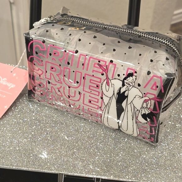 SkinnyDip London Cruella,"Datling Looking Good Is Better Than Being Good" Makeup - Picture 2 of 6